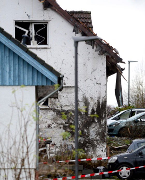 رجل يفجر نفسه في سيارة بسبب شجار عائلي في هامبورغ صورة رقم 2