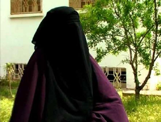 اسلاميون يقتلون مدرّسا لانه عارض ارتداء طالباته النقاب! صورة رقم 2