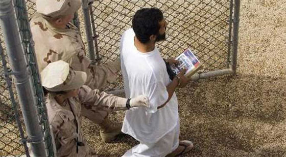 بامر قضائي.. حارسات غوانتانامو ممنوعات من لمس معتقل عراقي!! صورة رقم 1