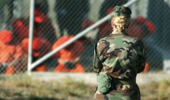 بامر قضائي.. حارسات غوانتانامو ممنوعات من لمس معتقل عراقي!! صورة رقم 3