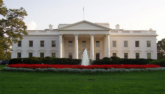  اعتقال امريكية مسلحة اثناء القاء اوباما خطابا امام البيت الابيض صورة رقم 6