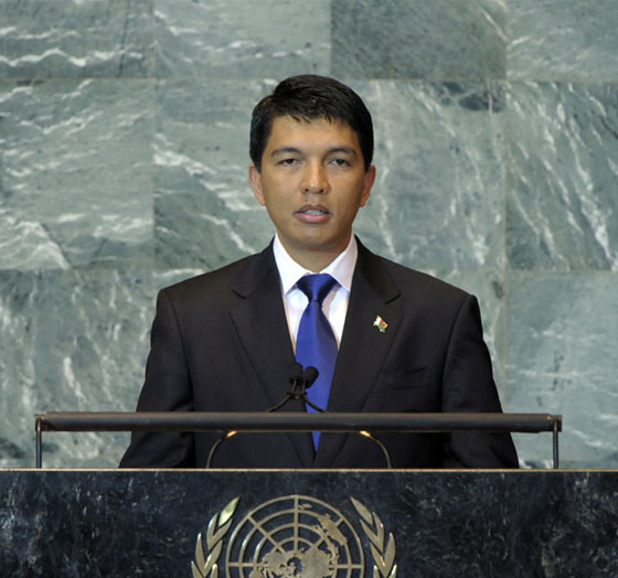 رؤساء جاؤوا من العزف والرسم والموسيقى والشعر الى سدة الحكم  صورة رقم 4