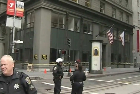  عامل تنظيف النوافذ يسقط من 10 طوابق على سيارة متحركة صورة رقم 2