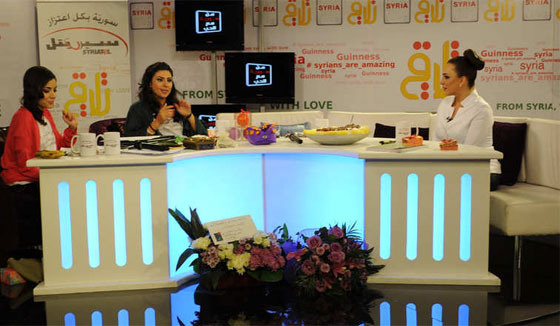  مذيعتان ومخرج سوريون دخلوا غينيس ببرنامج حواري استمر 70 ساعة صورة رقم 2