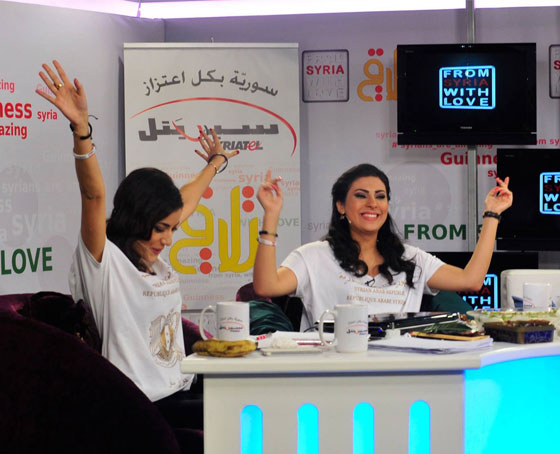  مذيعتان ومخرج سوريون دخلوا غينيس ببرنامج حواري استمر 70 ساعة صورة رقم 1