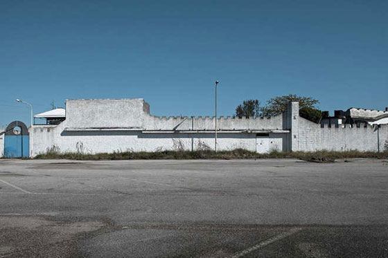 الملاهي الليلية المهجورة في ايطالية تستضيف البعوض والضفادع وغيرها صورة رقم 2