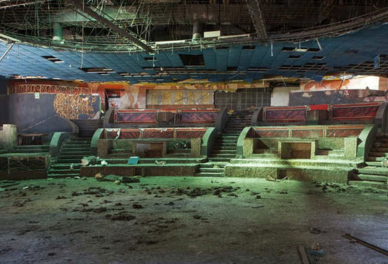 الملاهي الليلية المهجورة في ايطالية تستضيف البعوض والضفادع وغيرها صورة رقم 1