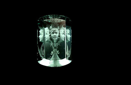 وجوه نحتها والاس على الاحجار الكريمة جعلته مليارديرا صورة رقم 4