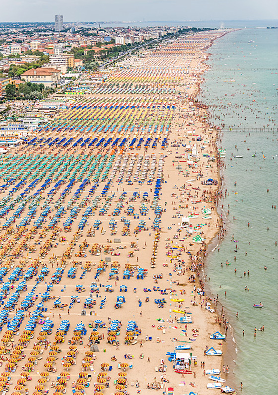 بالصور.. الحياة اليومية ترسم أشكالا هندسية هائلة من الجو صورة رقم 20