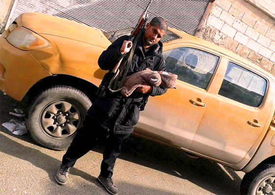صورة تاريخية لاول مولود داعشي منذ اعلان خلافة البغدادي صورة رقم 3