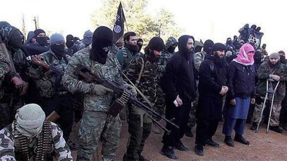 الدواعش يعدمون رجلين رجما بالحجارة.. بتهمة الشذوذ صورة رقم 1