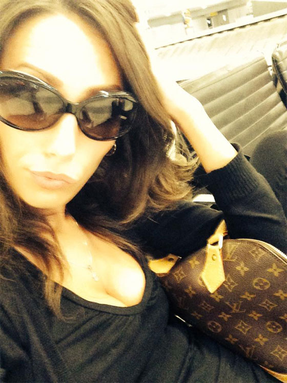 صورة فاضحة لكلينتون مع سيدة اسرائيلية تثير سخرية الكثيرين صورة رقم 2