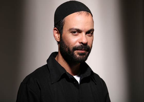 اعلامية من الناصرة تشتكي مغنيا اسرائيلياً اساء للعرب والمسلمين صورة رقم 3