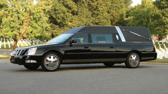 معتوه يسرق سيارة دفن الموتى وبداخلها جثة! صورة رقم 1