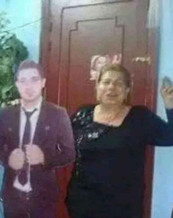 شقيق عروس سورية يحضر العرس على شكل مجسّم بعد مقتله صورة رقم 2