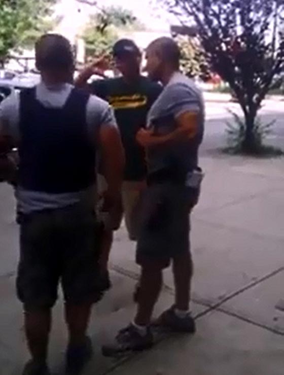 بالفيديو.. امريكا تنتفض بسبب سهولة الضغط على الزناد وقتل السود! صورة رقم 9