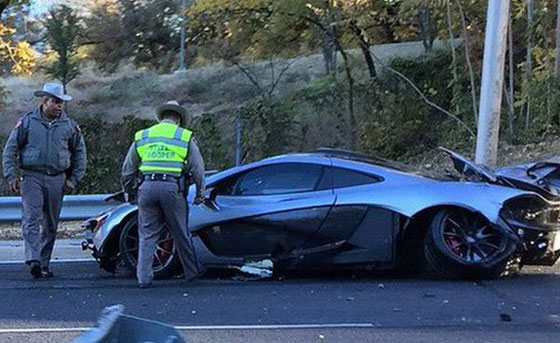  بالصور.. سيارة فارهة تتحول كومة حديد بعد 24 ساعة من شرائها صورة رقم 4