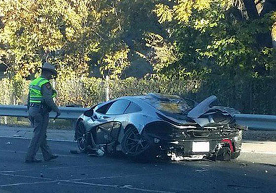  بالصور.. سيارة فارهة تتحول كومة حديد بعد 24 ساعة من شرائها صورة رقم 3