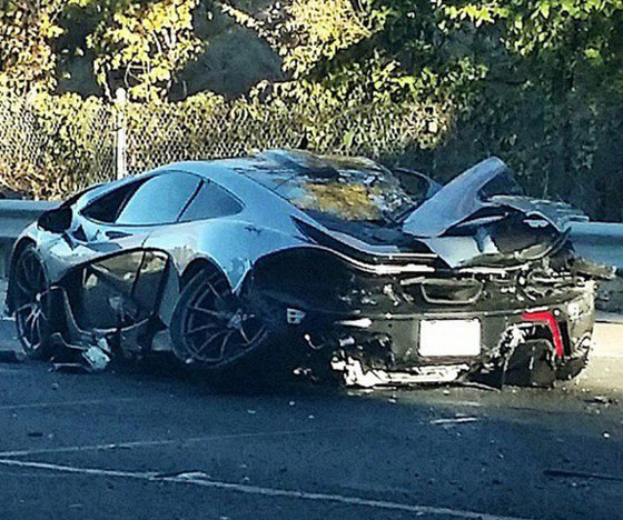  بالصور.. سيارة فارهة تتحول كومة حديد بعد 24 ساعة من شرائها صورة رقم 5