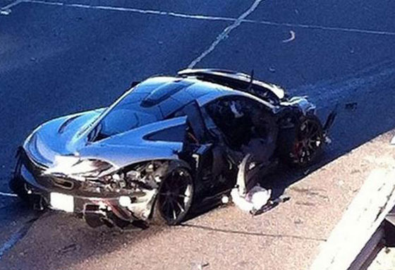  بالصور.. سيارة فارهة تتحول كومة حديد بعد 24 ساعة من شرائها صورة رقم 2