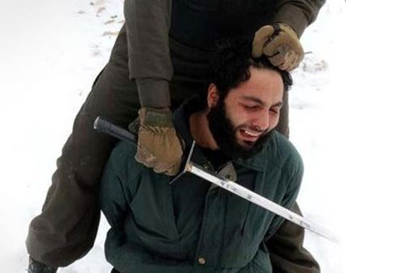  جبهة النصرة تعدم جنديا لبنانيا ردا على احتجاز نساء المجاهدين صورة رقم 1