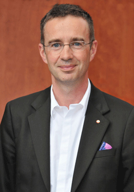  تغريم نائب فرنسي شبّه وزيرة سمراء البشرة بالقرد! صورة رقم 4