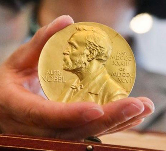 الغضب يدفع عالما لبيع اغلى ميدالية في حياته صورة رقم 3