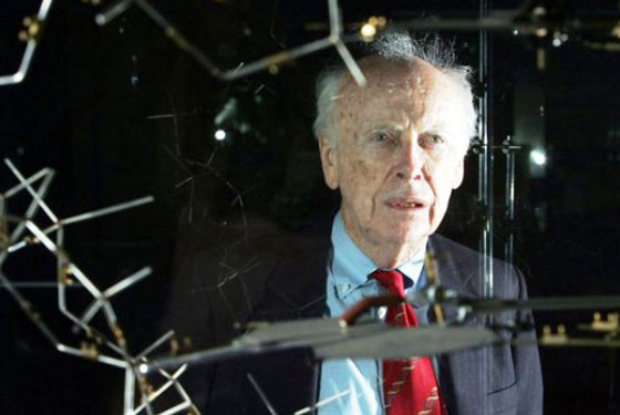 الغضب يدفع عالما لبيع اغلى ميدالية في حياته صورة رقم 1