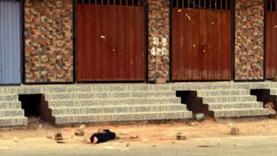 بالصور.. هكذا القى الدواعش رجلا من اعلى عمارة ورجموه حتى المو ت صورة رقم 5