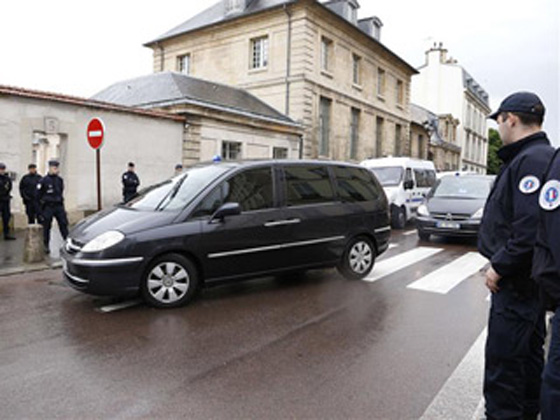 سوء الاتصال يتسبب بمواجهة بين وحدتين من الشرطة الفرنسية صورة رقم 1