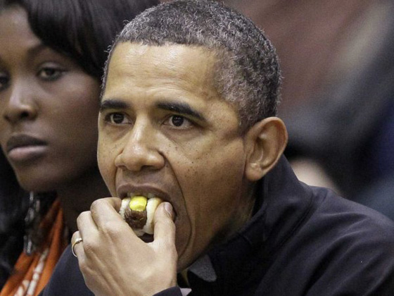 بالصور.. اوباما يبدأ نهاره بمتابعة اخبار الرياضة وممارستها صورة رقم 1