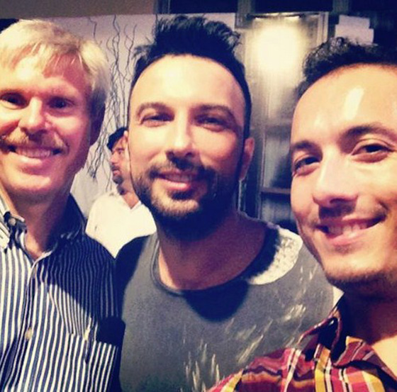 القنصل الامريكي في اسطنبول يعلن زواجه من شاب تركي صورة رقم 3