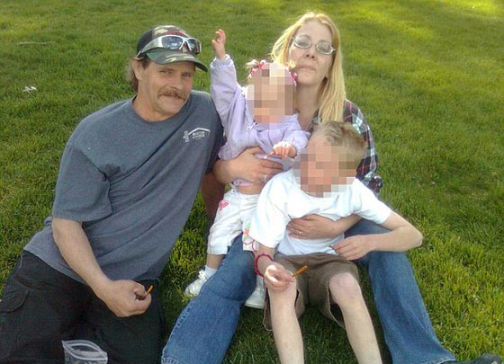 اعتقال امريكية صورت طفلتها علرية وباعت الصور بـ 100 دولار صورة رقم 2