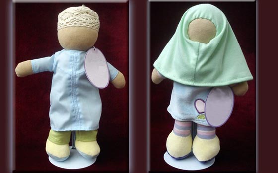 رميساء.. اختراع احمق لدمية محجبة بلا ملامح تمثل الشريعة الاسلامية صورة رقم 2