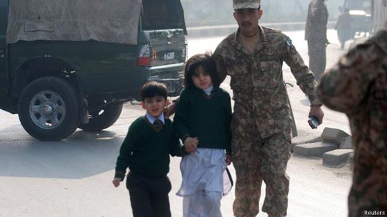 عناصر من طالبان يهاجمون مدرسة ويقتلون 104 طلاب صورة رقم 2