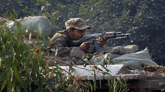 عناصر من طالبان يهاجمون مدرسة ويقتلون 104 طلاب صورة رقم 3