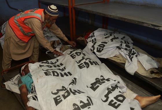 بالصور.. شاهد بشاعة ما احدثه هجوم طالبان على المدرسة الباكستانية صورة رقم 8