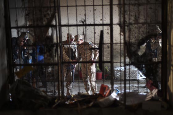 بالصور.. شاهد بشاعة ما احدثه هجوم طالبان على المدرسة الباكستانية صورة رقم 29