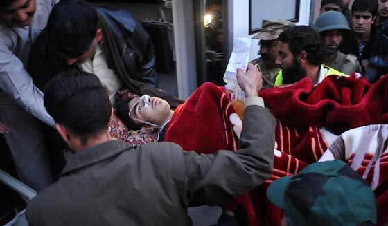 بالصور.. شاهد بشاعة ما احدثه هجوم طالبان على المدرسة الباكستانية صورة رقم 7