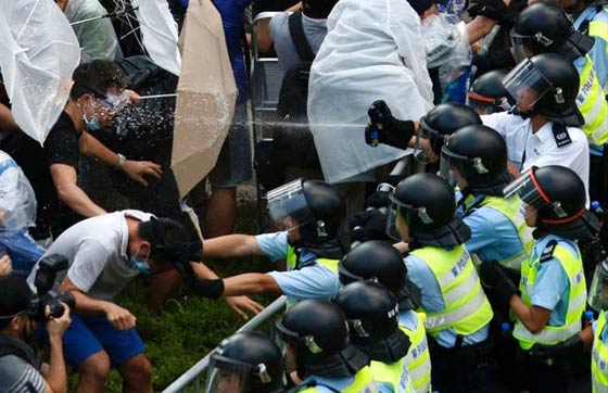 شاهد ابرز أحداث العام 2014 في صور.. الجزء الثالث صورة رقم 27