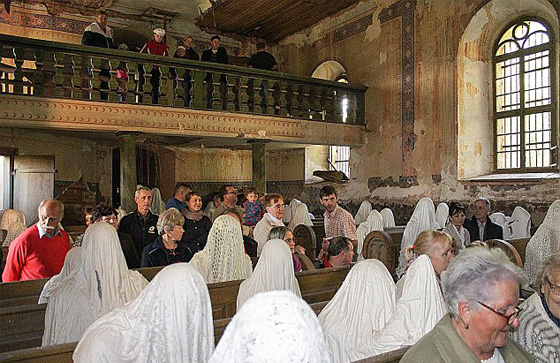  صور: الاشباح المخيفة التي تشبه فيلم رعب تنقذ كنيسة تاريخية من الهدم صورة رقم 4