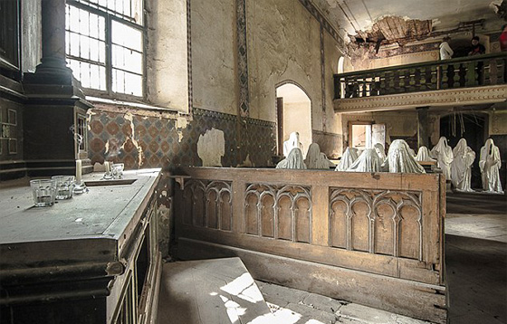  صور: الاشباح المخيفة التي تشبه فيلم رعب تنقذ كنيسة تاريخية من الهدم صورة رقم 6