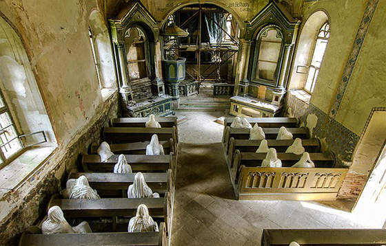  صور: الاشباح المخيفة التي تشبه فيلم رعب تنقذ كنيسة تاريخية من الهدم صورة رقم 7