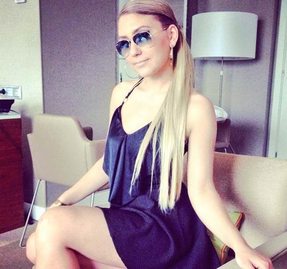 صور شقراء فرنسية وراء فضائح مخلة بالاداب مع لاعبي كرة القدم العالميين صورة رقم 1