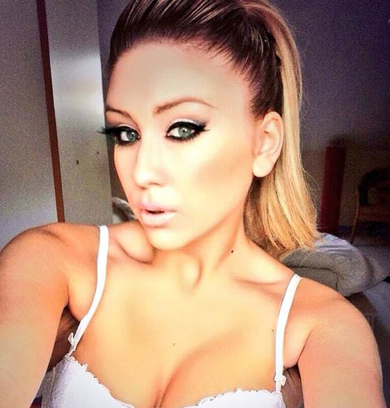 صور شقراء فرنسية وراء فضائح مخلة بالاداب مع لاعبي كرة القدم العالميين صورة رقم 4