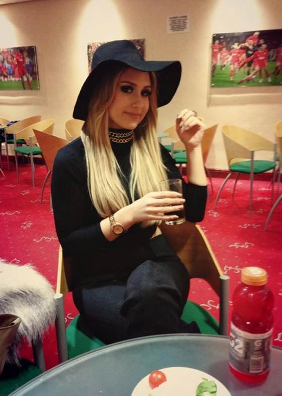 صور شقراء فرنسية وراء فضائح مخلة بالاداب مع لاعبي كرة القدم العالميين صورة رقم 6