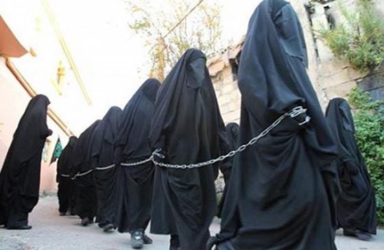 داعش يستعبد فتيات العراق ويبيع الصغيرات بدولارات او يقدمهن هدايا! صورة رقم 3