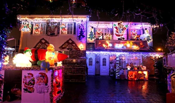  صور اجمل منازل تميزت بزينة الميلاد والاضاءة المدهشة صورة رقم 6