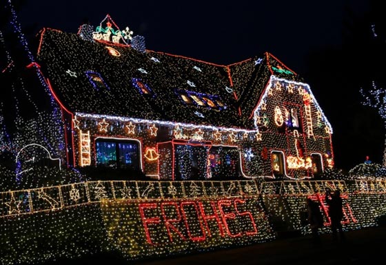  صور اجمل منازل تميزت بزينة الميلاد والاضاءة المدهشة صورة رقم 11