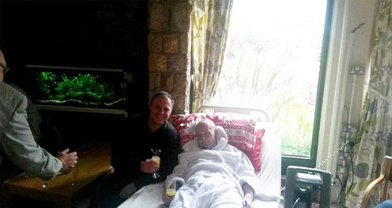 بالصور.. سرطان اللسان يقتل شابة بريطانية بعد 12 ساعة من زواجها صورة رقم 7